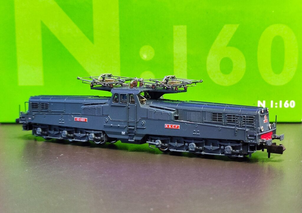 Locomotive électrique Arnold HN2549 – ép. III, SNCF, Bleue, échelle N, 4 Phares